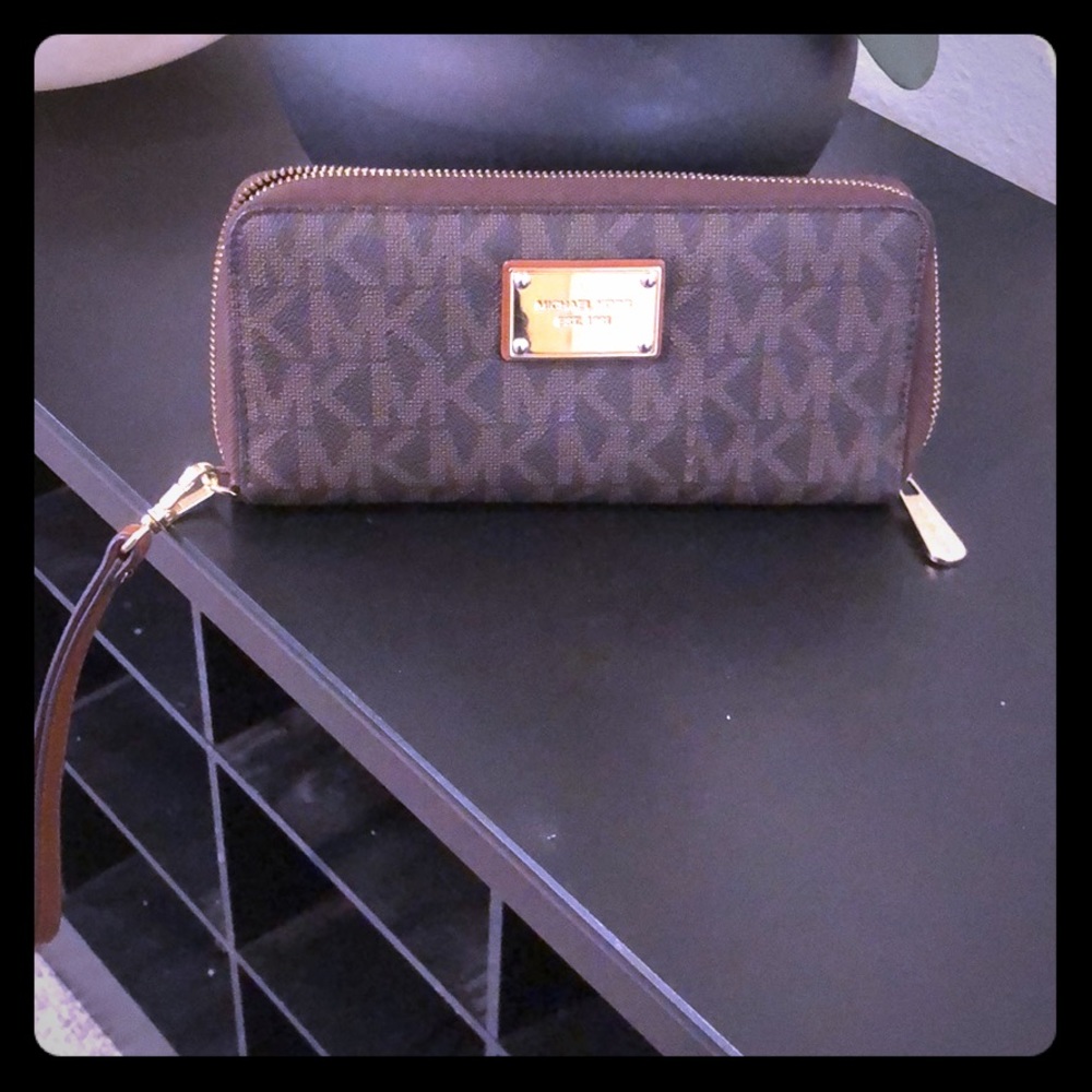 Michael kors wallet purse